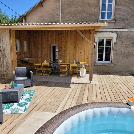 Domaine Les Chauveaux, 3 Gites, 26 Personnes, 1 Salle Antran