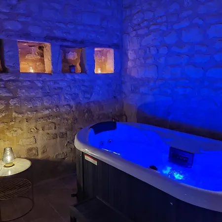 Domaine Les Chauveaux, 3 Gites, 26 Personnes, 1 Salle