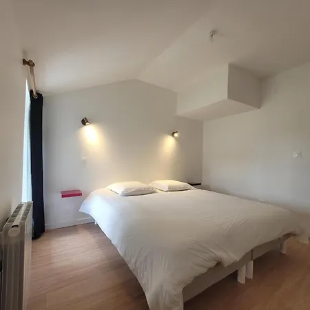 בית נופש Domaine Les Chauveaux, 3 Gites, 26 Personnes, 1 Salle *