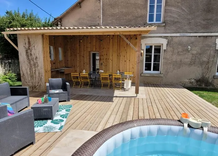 Domaine Les Chauveaux, 3 Gites, 26 Personnes, 1 Salle Antran