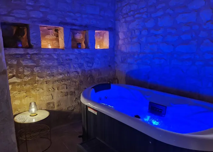 Domaine Les Chauveaux, 3 Gites, 26 Personnes, 1 Salle