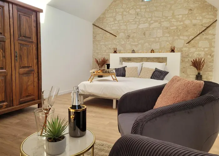 Domaine Les Chauveaux, 3 Gites, 26 Personnes, 1 Salle بيت للعطل